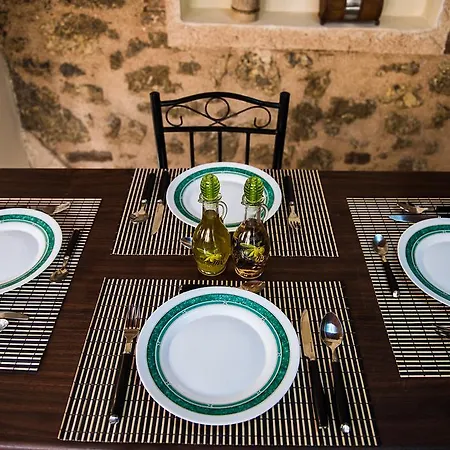 Jason's Stone House דירה