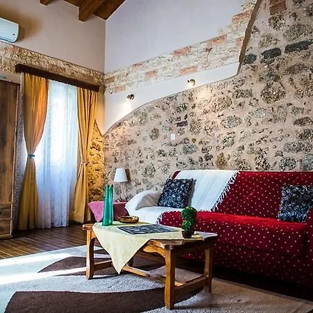 Jason's Stone House Apartment